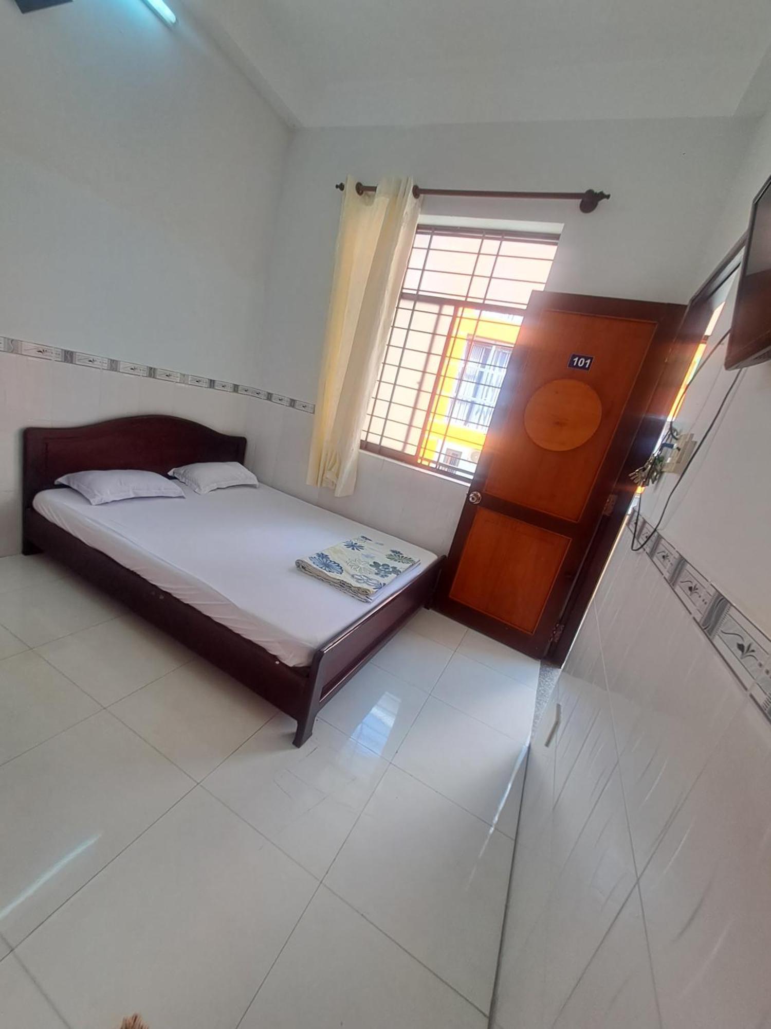 Nha Nghi Nam Phuong Bed and Breakfast Hà Tiên Buitenkant foto